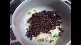 Arroz con pollo y frijoles negros [upl. by Kcirrek]