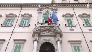 Quirinale bandiere a mezzasta in memoria delle vittime del Covid19 [upl. by Derfiniw]