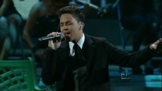 Prince royce Premios lo nuestro 2012  Las cosas pequeñas en vivo HD [upl. by Eytteb825]