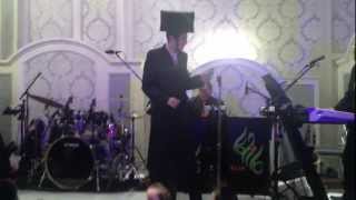 מוטי שטיינמץ מופיע בניו יורק Motty Steinmetz performs at a wedding in NYC [upl. by Kissie349]