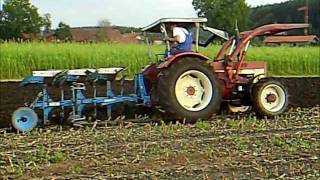 ihc 724 beim plügen  plowing [upl. by Follansbee]