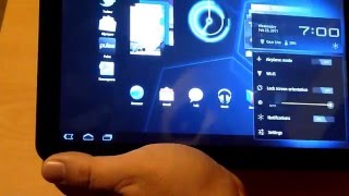 Motorola Xoom Review 4G Android Tablet from Verizon [upl. by Anilec]