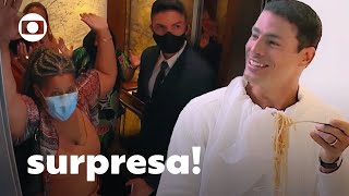 Cauã Reymond participa de pegadinha em evento só para mulheres 😱  Domingão com Huck  TV Globo [upl. by Ennovaj]