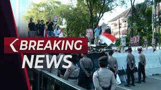 BREAKING NEWS  Situasi Demo di KPU Jelang Penetapan Hasil Pemilu 2024 [upl. by Barren]