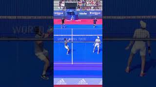 COMO CORRE PAQUITO NAVARRO padel padelhighlights shorts [upl. by Bouldon]