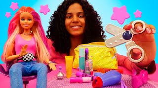 Transformação de Cores A Boneca Barbie no Salão de Beleza da Lucy Vídeo Infantil [upl. by Derward998]