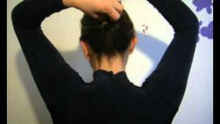 Chignon sur cheveux dégradés [upl. by Quartet]