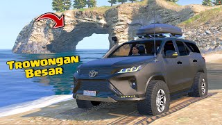 LIBURAN KE PANTAI ADA TROWONGAN BESAR DI GTA 5 Indonesia [upl. by Reseda777]