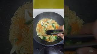 Quick chicken tikka samyang noodles wok stir fry easy healthy meal Griddle pan chicken quickrecipe [upl. by Dygal]