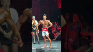 Cái form ông này đẹp quá eo cũng nhỏ muscle ifbbpro proshow gym phonggym hitfit [upl. by Ernesta794]