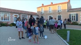 Fermeture des classes  les parents se mobilisent en Vendee [upl. by Anelys]