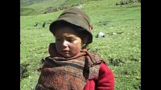 José Cusi Speaks Quechua with Andean girl on Lares Hike [upl. by Sutphin]