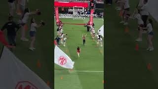 Aficionada de Chivas le ganó en una carrera a una velocista en el medio tiempo vs América gdl [upl. by Kemme742]