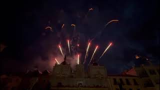 Fuegos artificiales tras el pregón de las fiestas de la Encina [upl. by Costin]