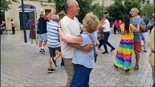 Accordeon en Ville  Danse en Ville de Dijon Fete de la Vigne  Musique Scottish Esperanza [upl. by Cresida]