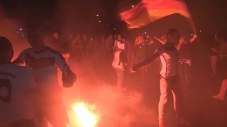 DEUTSCHLAND  WELTMEISTER 2014  Grenzenloser Fanjubel in Essen  Pyrotechnik  Autokorso [upl. by Parks808]