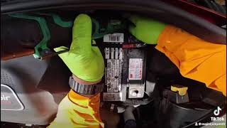 2014 Fiat 500L jump start battery replacement new battery [upl. by Nosreip]