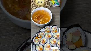 Ăn kimbap húp canh kim chi 🍱 kimbap kimchi isoup lakimcuoncom comcuonrongbien canhkimchi [upl. by Divod]