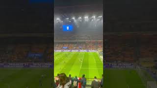 Lo speaker a San Siro annuncia la vittoria di Jannik Sinner alle Finals prima di Italia Francia [upl. by Ylsew]