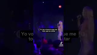 Rauw Alejandro incomoda a Bad Gyal al lamerle el cuello y reprocharle que no baile [upl. by Roselba443]