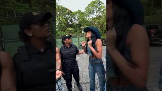 ANA CASTELA discute feio com policiais [upl. by Mercier358]