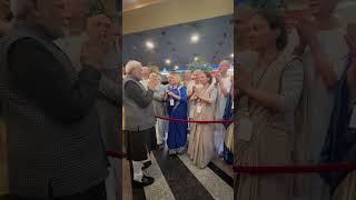 Russian citizens sing Bhajan to welcome Prime Minister Narendra Modi to Kazan [upl. by Sirromal527]