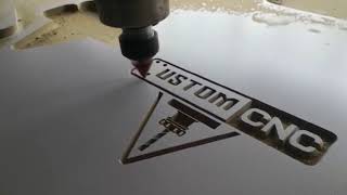 Máquina Router Qustom CNC Grabando Logotipo en 3D de Madera o MDF [upl. by Reisman]