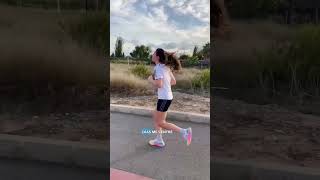 Nuestra compi Gloria aceptó el reto de correr la 15k Nocturna de Valencia ¡Y este es el resultado 🔥 [upl. by Radnaskela]