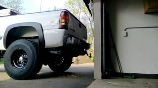 2001 Chevy 2500HD 60 true dual cold start [upl. by Ronnica106]