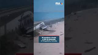 ¡AVIONAZO EN SOMALIA  Avión se estrella mientras aterrizaba sólo hubo algunos heridos [upl. by Avra]