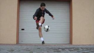 Freestyle Football  Triki Piłka Nożna [upl. by Ellebana78]