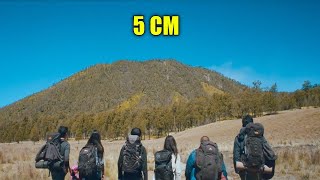 5 ORANG SAHABAT YANG MELAKUKAN PENDAKIAN DI MAHAMERU  Alur Cerita Film 5 CM [upl. by Leirad]