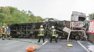 18082020  Sattelzugmaschine brennt nach Unfall aus [upl. by Wivinia]