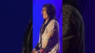 Richard Fortus Gets Flashed—and That Smirk Is Absolutely Legendary [upl. by Eladnek]