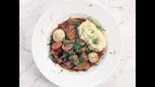 Vegetarisk bourguignon med svartrötter och betor  Köket [upl. by Orimisac137]