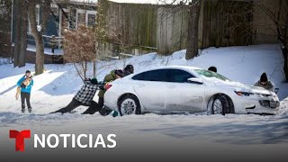 La nieve y el frío se imponen con fuerza en Texas  Noticias Telemundo [upl. by Umeh]