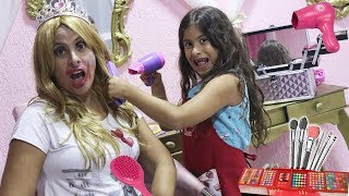 MARIA CLARA E JP BRINCAM DE SALÃO DE BELEZA  Pretend play hair salon toy beauty salon [upl. by Gerick410]