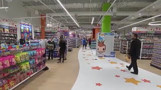 Toys R Us flagship store opens at MOA [upl. by Llevert]