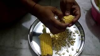 How to take out sweet corn seeds at home without any machine Bhutte घर भुट्टे के दाने कैसे निकाले [upl. by Ainiger305]