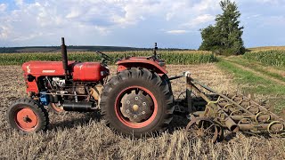 Zetor 4011 440  podmítání strniště zapravení posklizňových zbytků [upl. by Airdnna515]