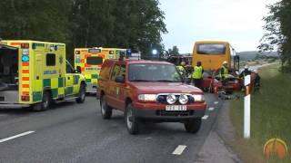 Trafikolycka mellan buss och bilar på Lv288 vid Stavby [upl. by Aivle]