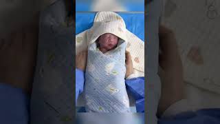 After the nurse wrapped the newborn up he stopped crying [upl. by Tad372]