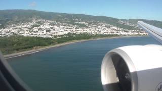 Atterrissage à La Réunion en 777300ER [upl. by Lahcear]