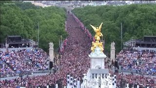 La regina Elisabetta sta male eccola al balcone di Buckingham Palace per il Giubileo di Diamante [upl. by Miguelita16]