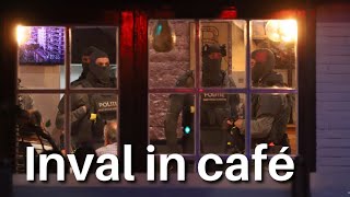 Arrestatieteam DSI valt café binnen iedereen wordt gefouilleerd [upl. by Nrubyar]