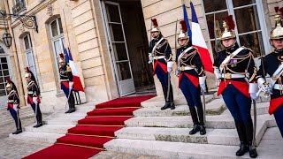 Motion de censure contre Michel Barnier  quels scénarios en cas de chute du gouvernement [upl. by Questa]