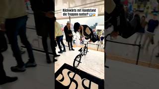 Rückwärts im Handstand die Treppe runter ⬇️😱 shorts chrisböhm [upl. by Kal]