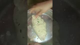 कुरकुरी मठरी बनाने का आसान तरीका।wheat flour maida mathri। Khasta mathri।food youtubeshorts [upl. by Routh]