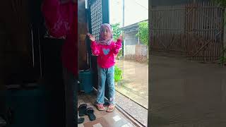 Faja Skali sambil menikamati hujan shortvideo dance viralvideo [upl. by Prentiss]