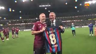 Iniesta reencontra Xavi e é homenageado em amistoso entre Vissel Kobe e Barcelona [upl. by Steinman]